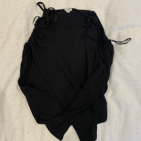 tie/open shoulder black garage top - Picture 1 of 1